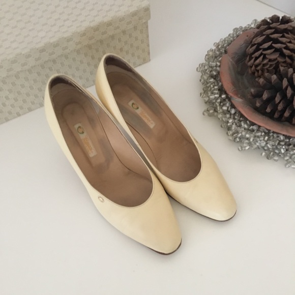 Vintage Gucci Heels - Picture 2 of 6